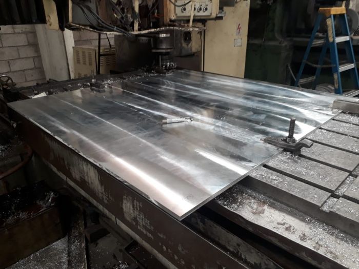 RECTIFICADO DE SUPERFICIES PLANAS A PLACAS DE GRAN TAMAÑO